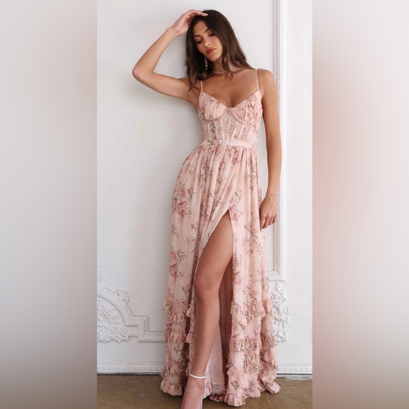 V. Chapman Dresses & Skirts - V. Chapman The Carmen Dress Peach Tapestry